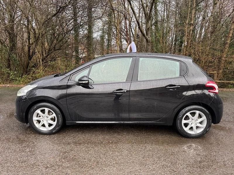 Used Peugeot 208 Active 70 HP (51 kW) 2016 Black Hatchback