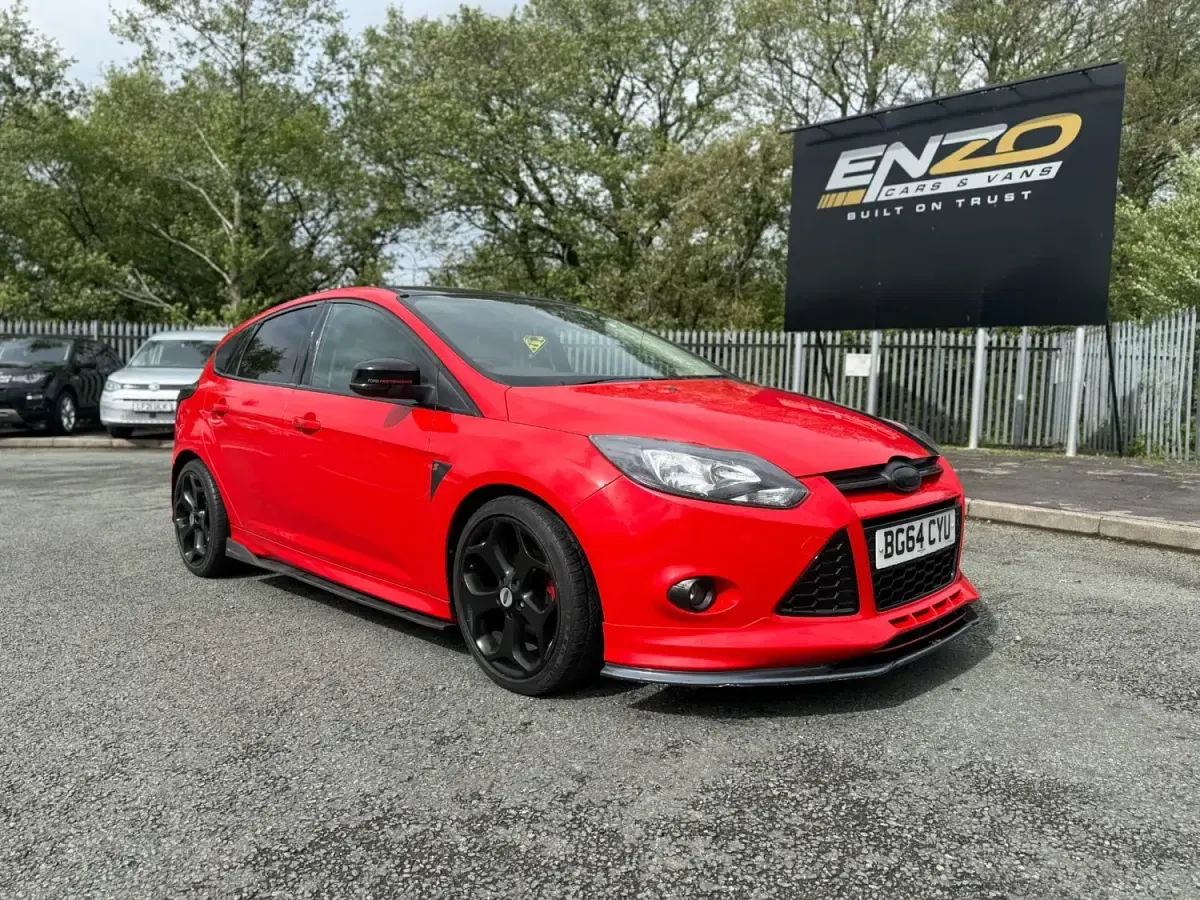 Begagnad Ford Focus Zetec 125 HK (91 kW) 2014 Röd Halvkombi