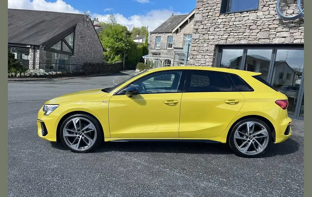 Used Audi A3 Comfort 150 HP (110 kW) 2023 Yellow Sedan