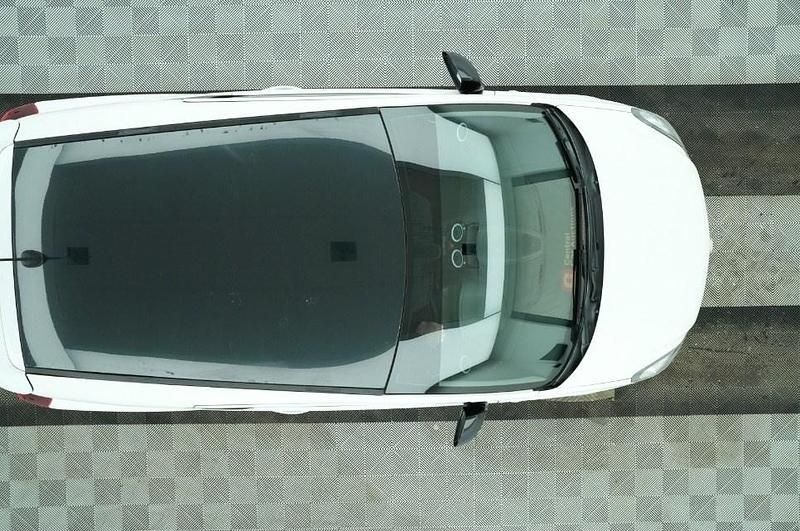 Second-hand Vauxhall Corsa Edition 2012 Alb Hatchback