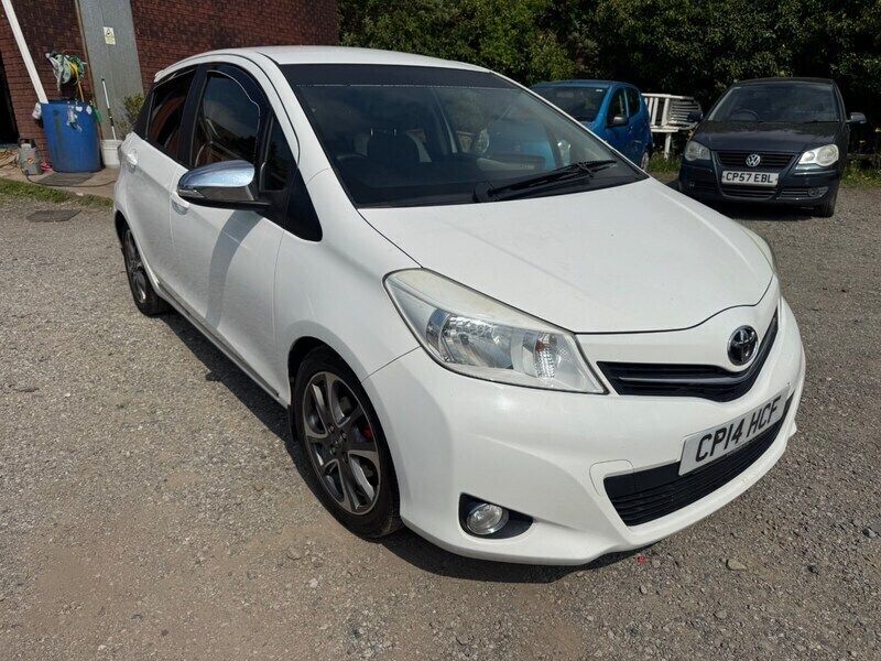 White Used 2014 Toyota Yaris Trend Hatchback | £4,495 (Fair price) - Image 1/4