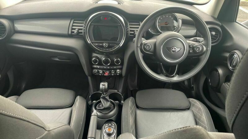 Used Mini Cooper Hatch 134 HP (98 kW) 2018 Silver Hatchback