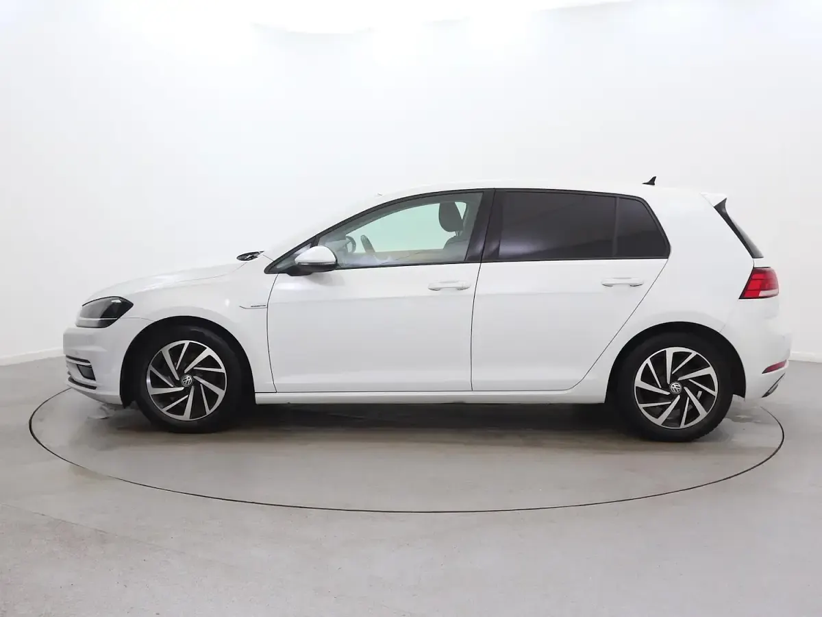 Used VW Golf VII Match 130 HP (95 kW) 2019 White Hatchback