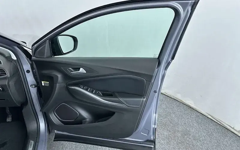 Used Vauxhall Grandland X Elite 131 HP (96 kW) 2019 Grey SUV