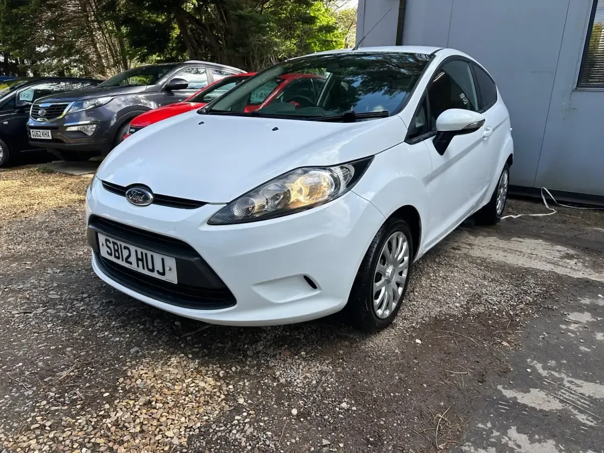 Używany Ford Fiesta 2012 Biały Hatchback