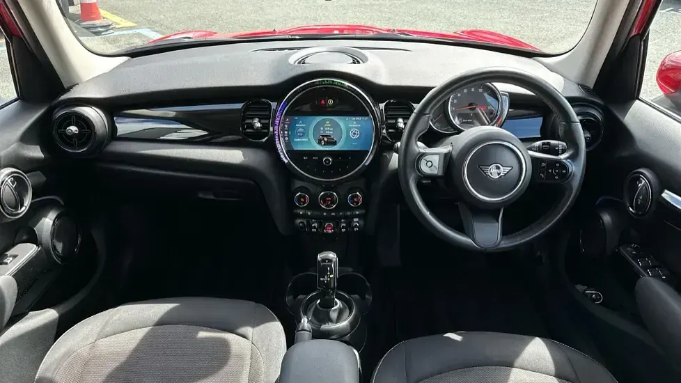 Used Mini Cooper Classic 134 HP (98 kW) 2022 Red Hatchback