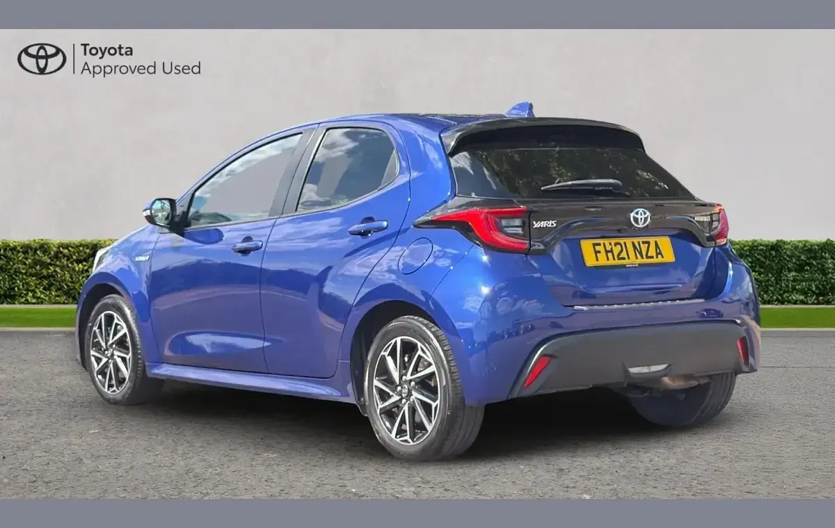 Used Toyota Yaris Design 116 HP (85 kW) 2021 Galactic blue Hatchback