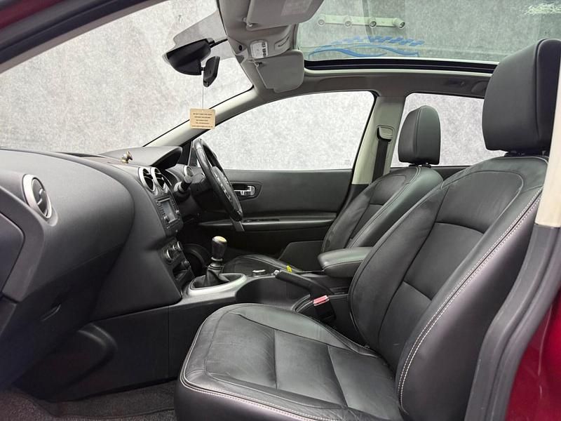 Used Nissan Qashqai Tekna 130 HP (95 kW) 2012 Red SUV