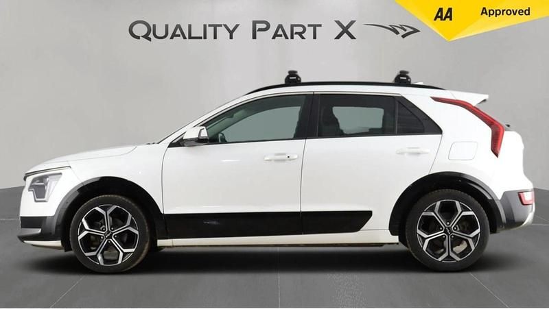 Used Kia Niro 2023 White SUV