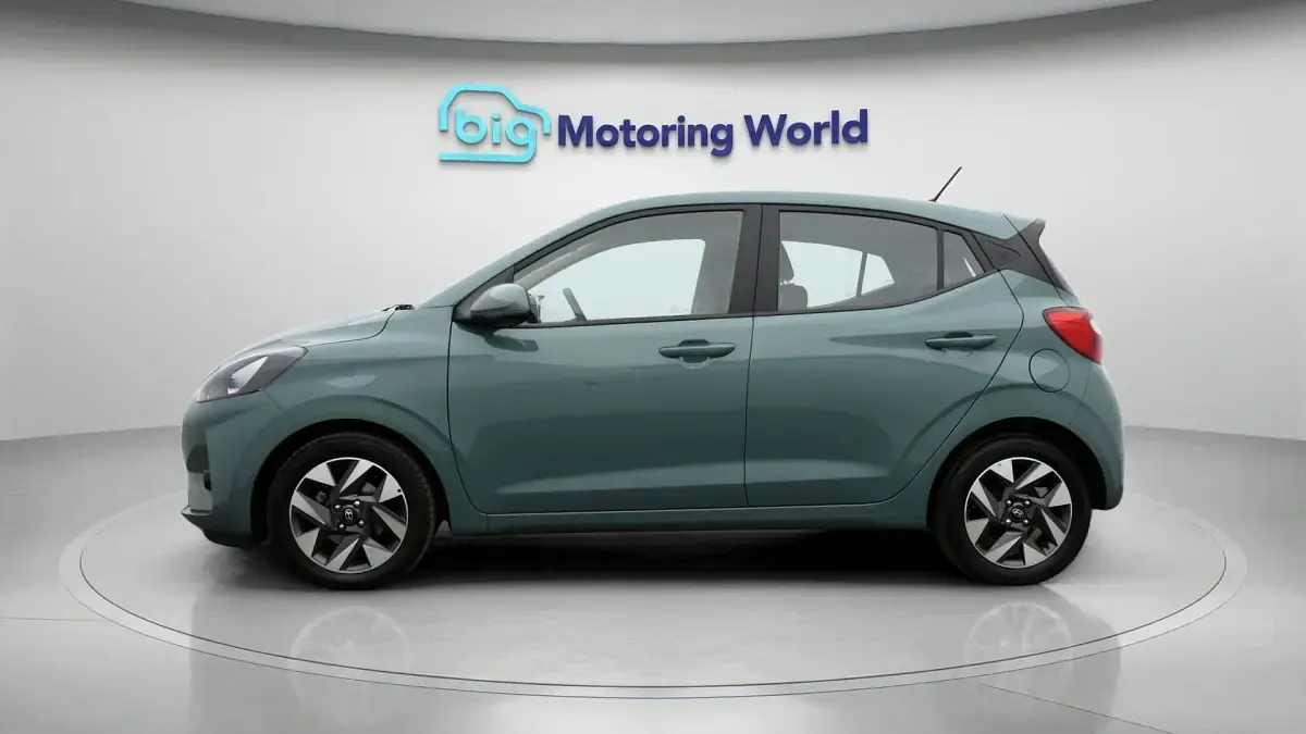 Used Hyundai i10 Advanced 67 HP (49 kW) 2024 Green Hatchback