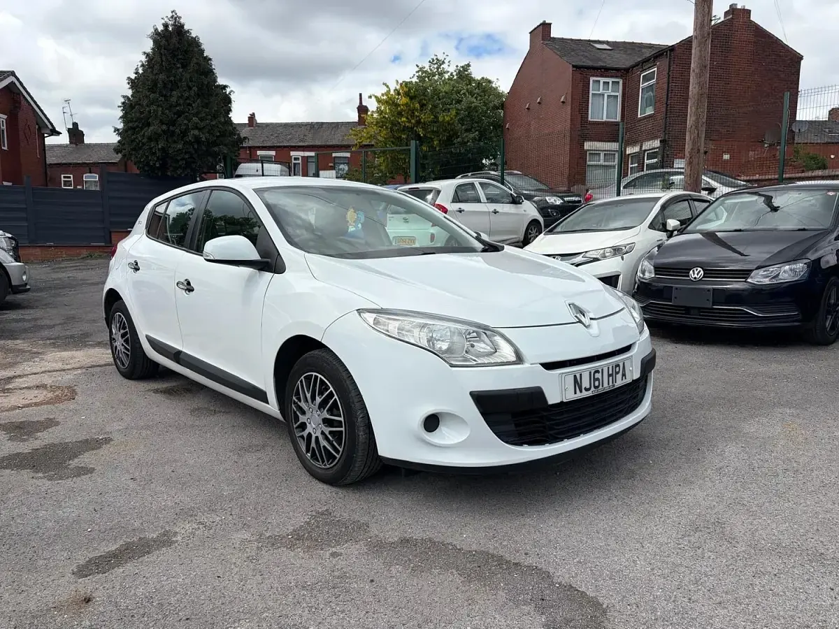 Used Renault Mégane 99 HP (72 kW) 2012 White Hatchback