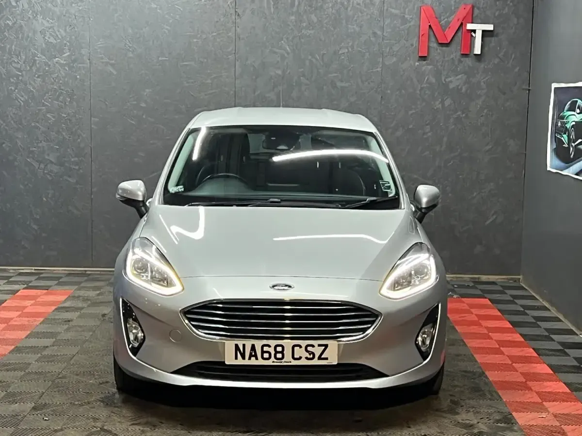 Second-hand Ford Fiesta Zetec 70 CP (51 kW) 2018 Argintiu Hatchback