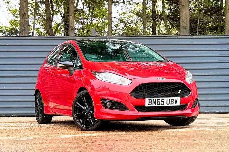 Red Used 2015 Ford Fiesta Zetec Hatchback | £5,394 (Fair price) - Image 1/1