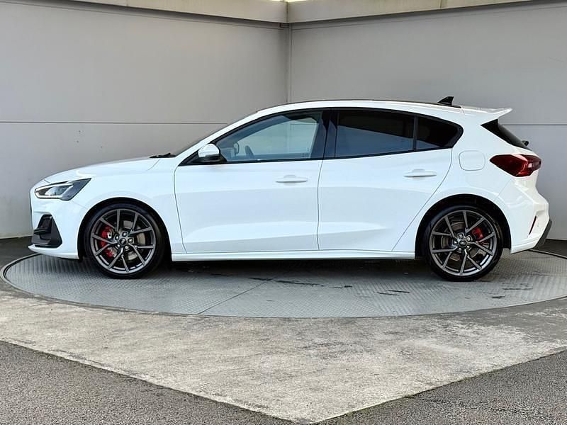 Used Ford Focus ST 280 HP (205 kW) 2025 White Hatchback