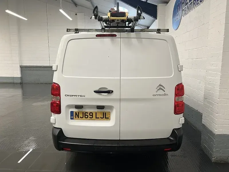 Used Citroën Dispatch 100 HP (73 kW) 2019 White MPV