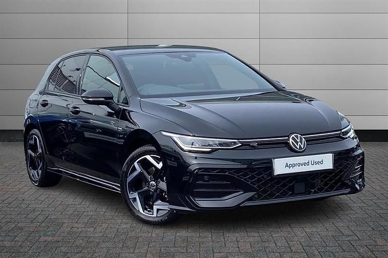 Second-hand VW Golf VIII R-line 150 CP (110 kW) 2025 Negru Hatchback
