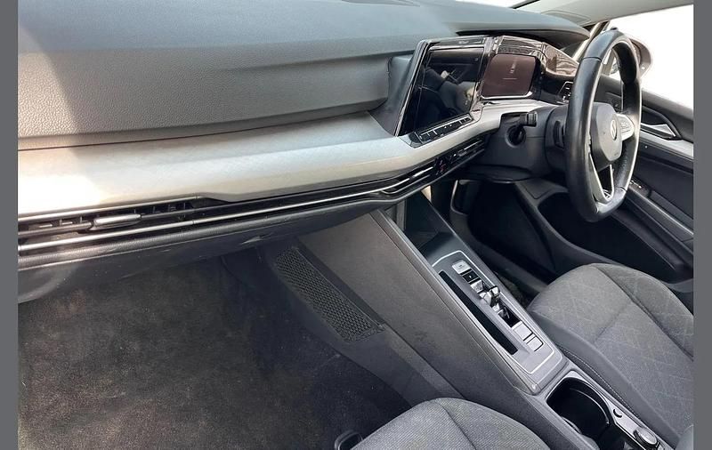 Used VW Golf VIII Life 110 HP (80 kW) 2021 White Estate