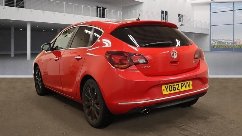 Used Vauxhall Astra Elite 165 HP (121 kW) 2012 Red Hatchback