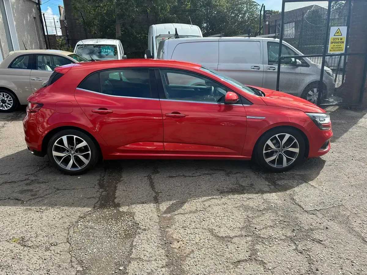 Used Renault Mégane IV Dynamique 110 HP (80 kW) 2016 Red Hatchback