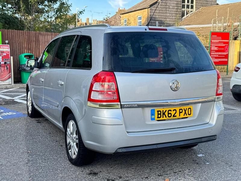Used Vauxhall Zafira Design Edition 110 HP (80 kW) 2012 Silver MPV