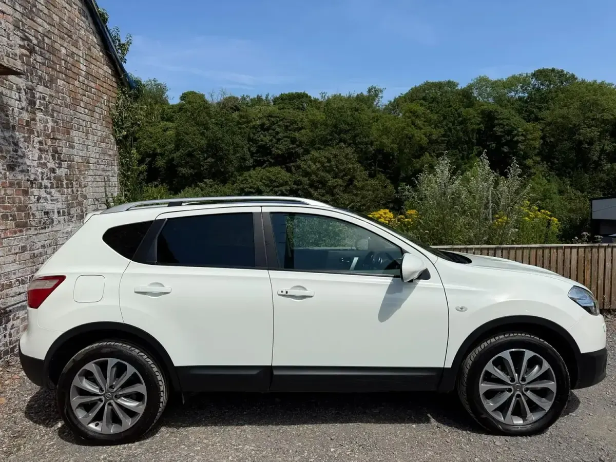 Used Nissan Qashqai Tekna 141 HP (103 kW) 2012 White SUV