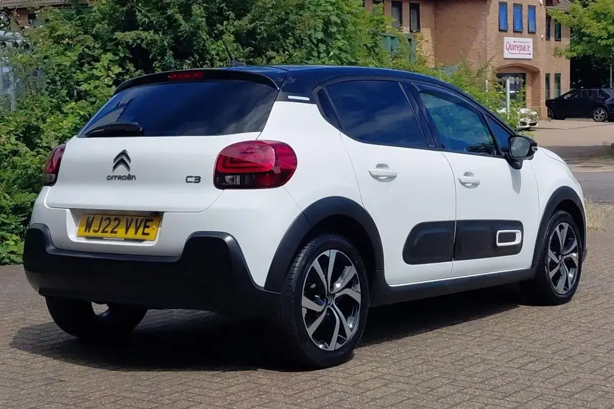 Used Citroën C3 Shine 102 HP (75 kW) 2022 White Hatchback