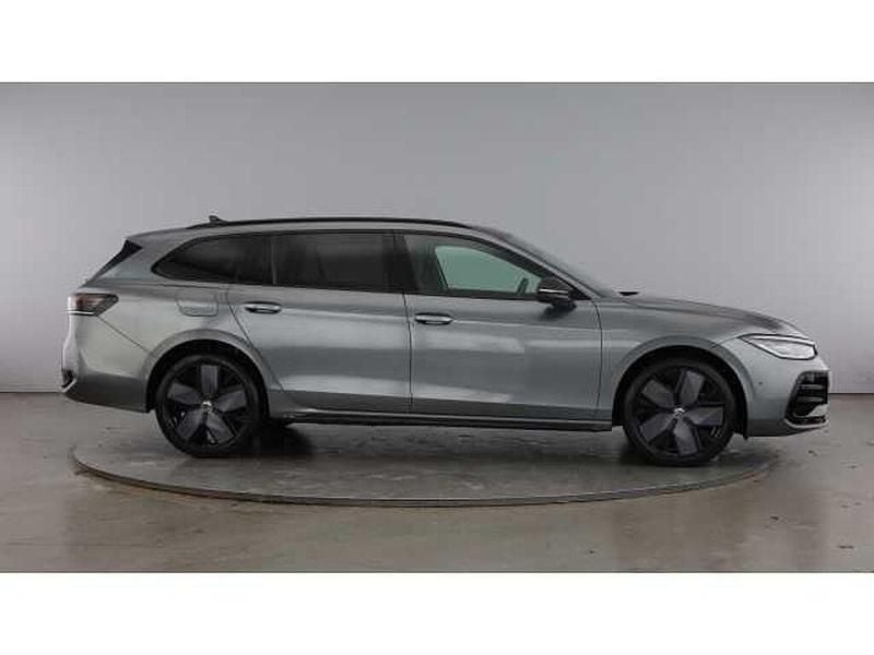 Used VW Passat R-line 272 HP (200 kW) 2025 Estate