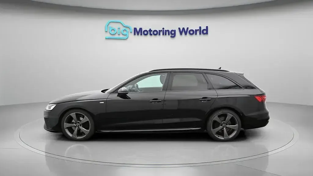 Usado Audi A4 Black Edition 150 HP (110 kW) 2020 Preto Carrinha
