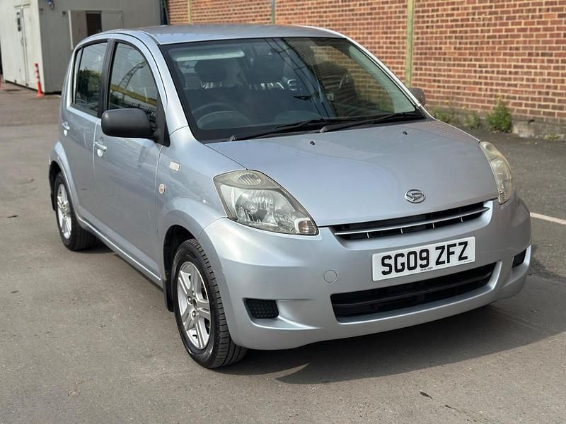 Used Daihatsu Sirion 90 HP (66 kW) 2009 Silver Hatchback