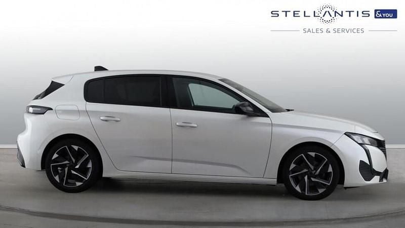 Used Peugeot 308 Allure Premium 129 HP (94 kW) 2022 White Hatchback