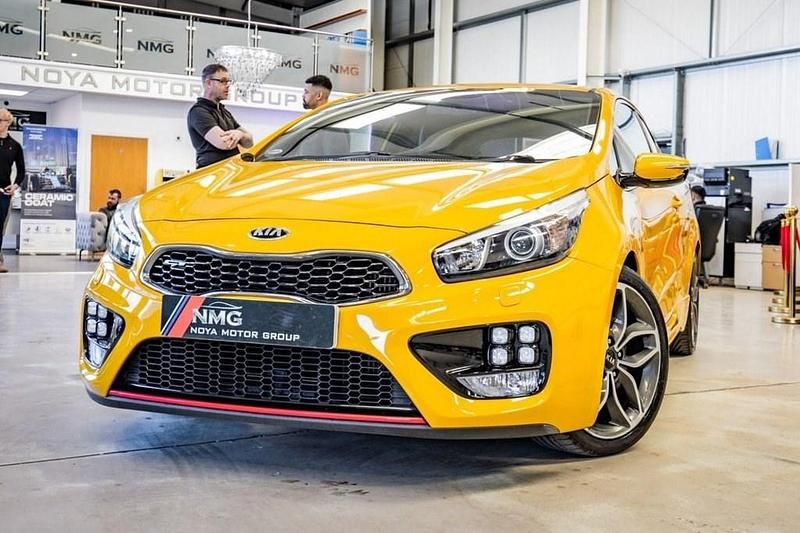 Used Kia ProCeed 201 HP (147 kW) 2015 Yellow Hatchback