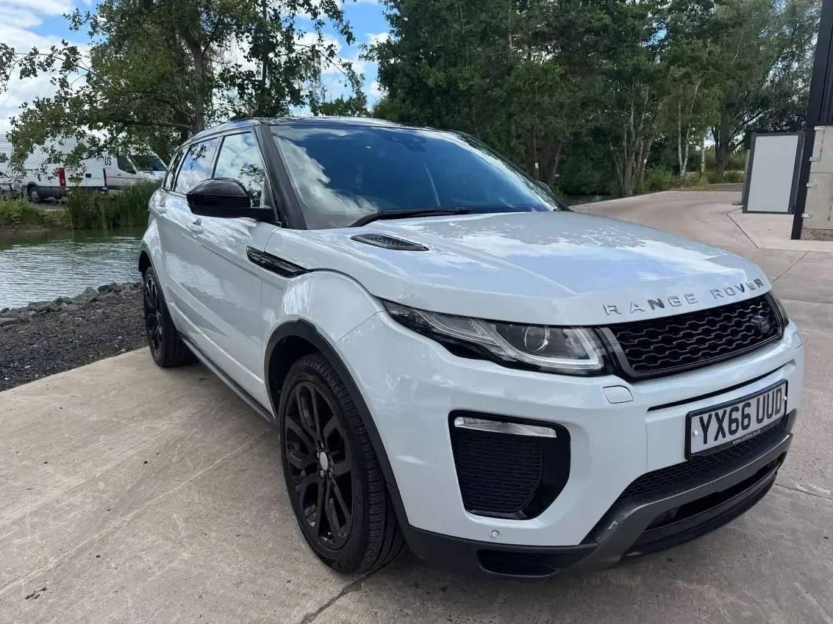 Used Land Rover Range Rover evoque HSE Dynamic 2016 White Estate