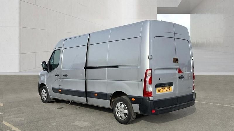 Used Renault Master Business 135 HP (99 kW) 2020 Grey MPV