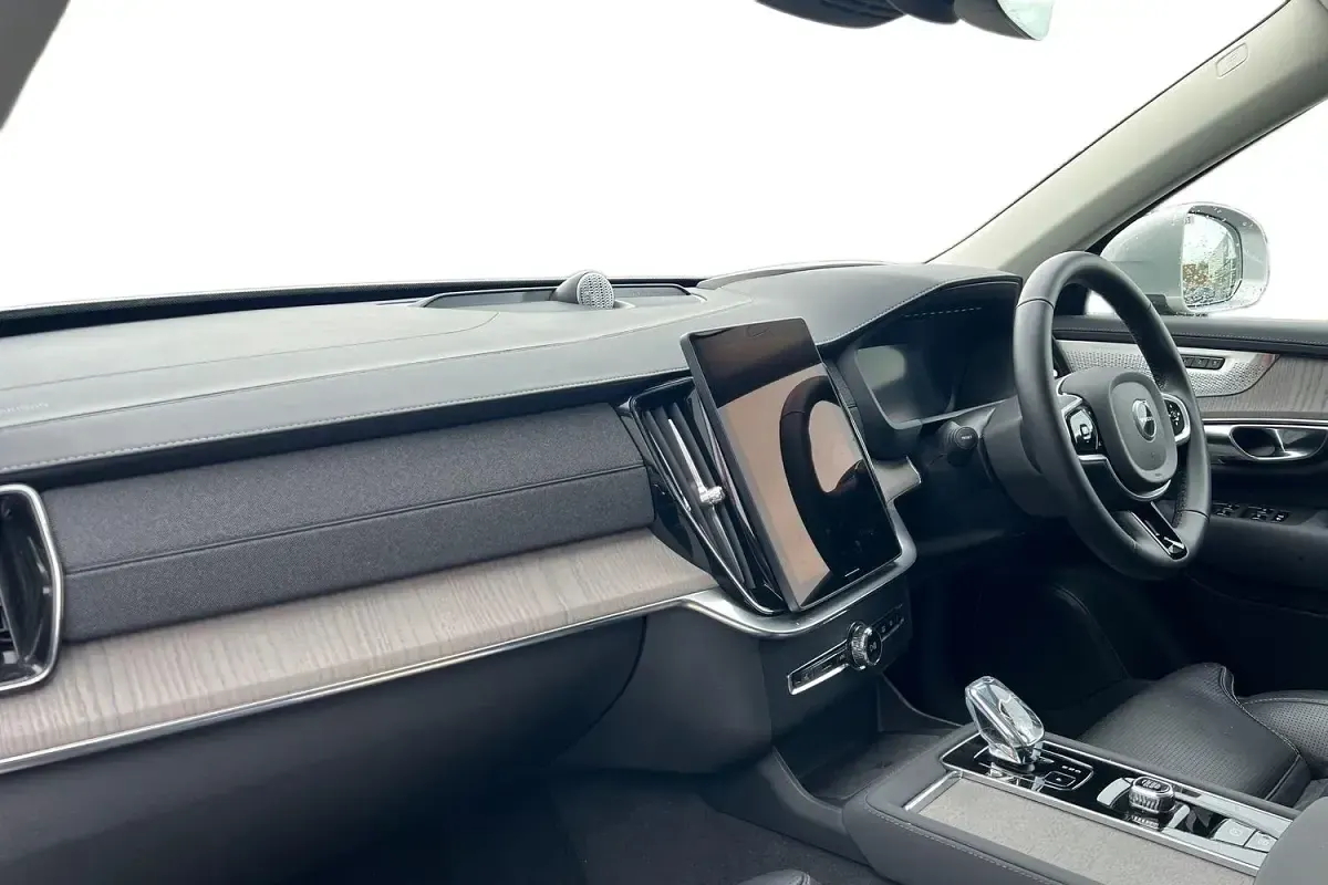 Used Volvo XC90 Ultra 455 HP (334 kW) 2025 Silver dawn SUV