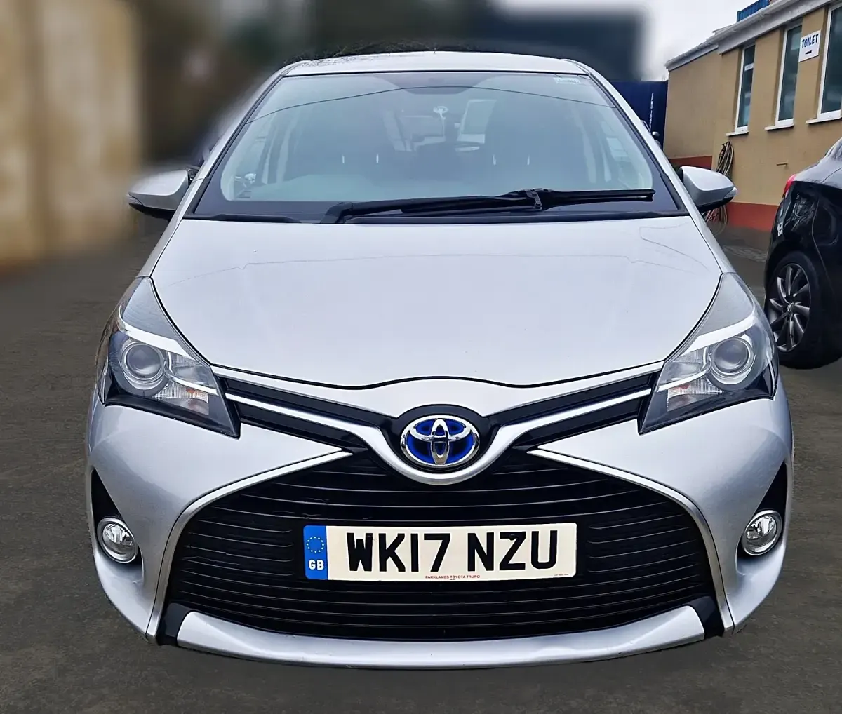 Używany Toyota Yaris Hybrid 2017 Srebrny Hatchback
