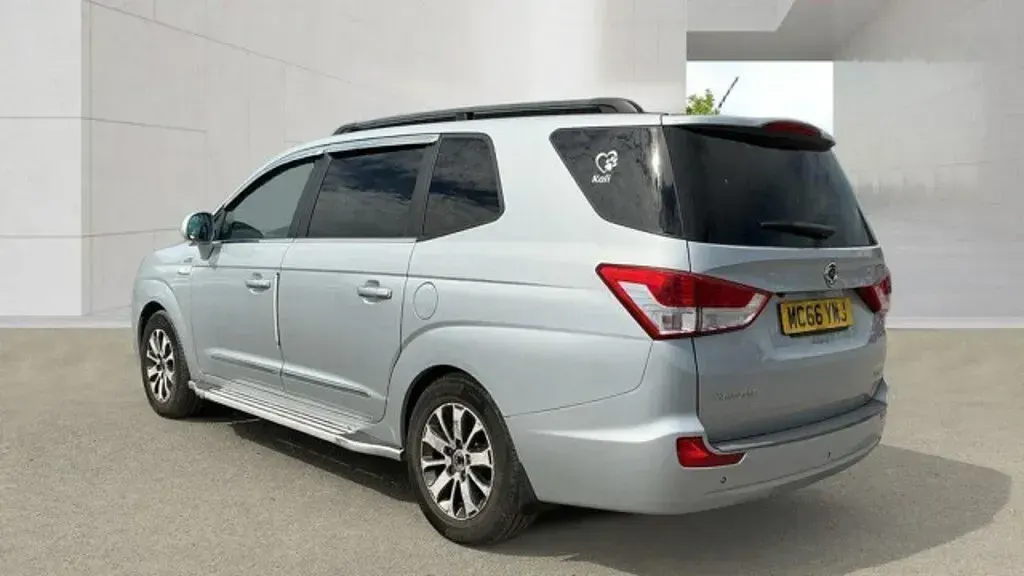 Used SsangYong Rodius 155 HP (114 kW) 2016 Silver MPV