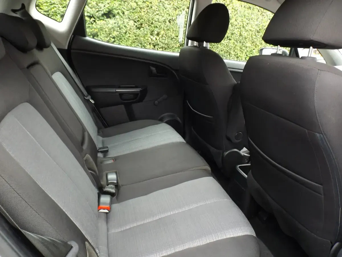 Used Kia Venga 90 HP (66 kW) 2014 Silver Hatchback