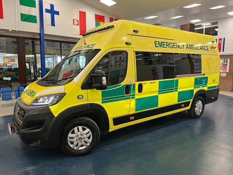 Usado Fiat Ducato 180 HP (132 kW) 2021 Amarelo Van