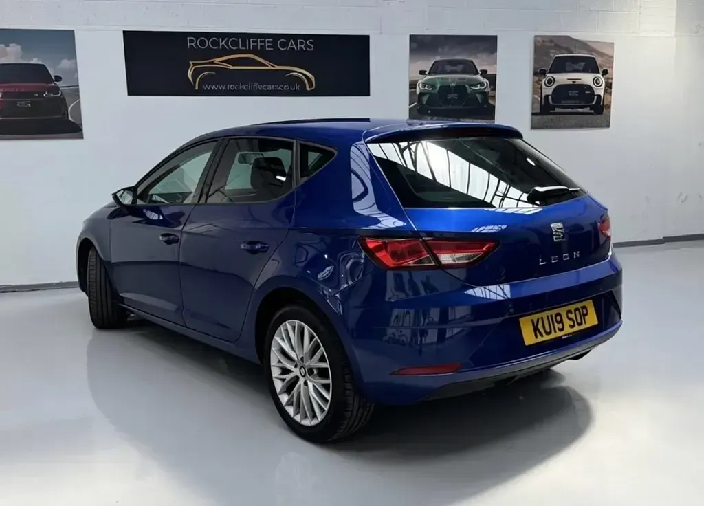 Used Seat Leon SE Dynamic 115 HP (84 kW) 2019 Blue Hatchback