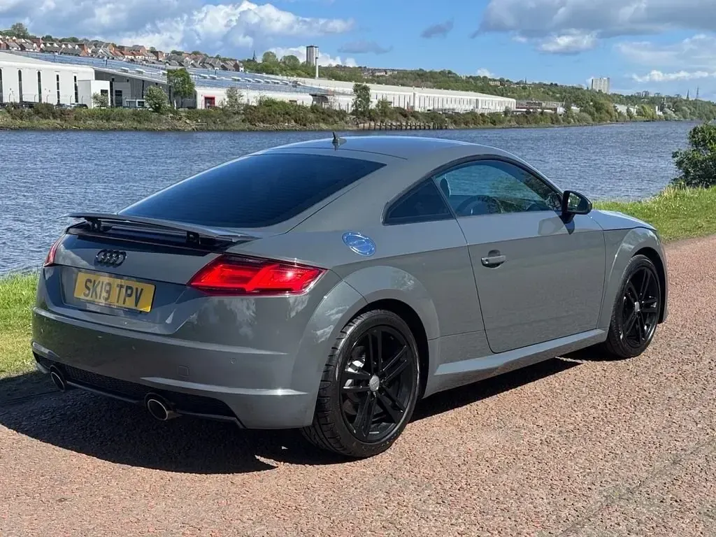 Usado Audi TT Sport 197 CV (144 kW) 2019 Gris Coupe