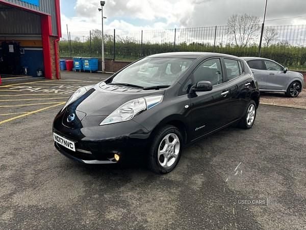 Begagnad Nissan Leaf Acenta 80 kW (109 HK) 2017 Svart Halvkombi