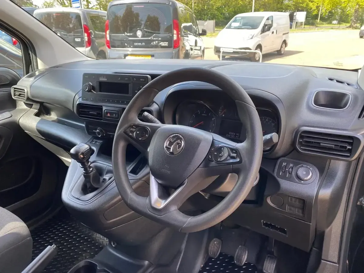 Second-hand Vauxhall Combo 2022 Negru Monovolum