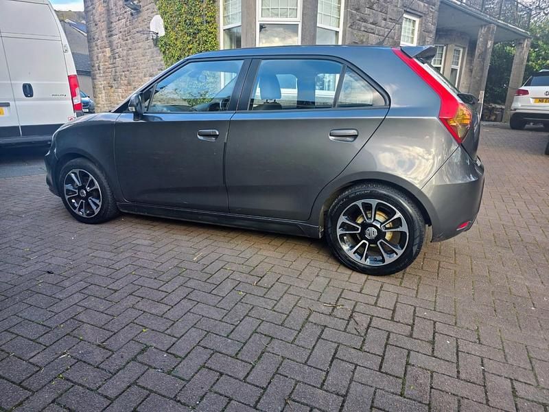 Usado MG MG3 106 HP (77 kW) 2016 Cinzento Citadino