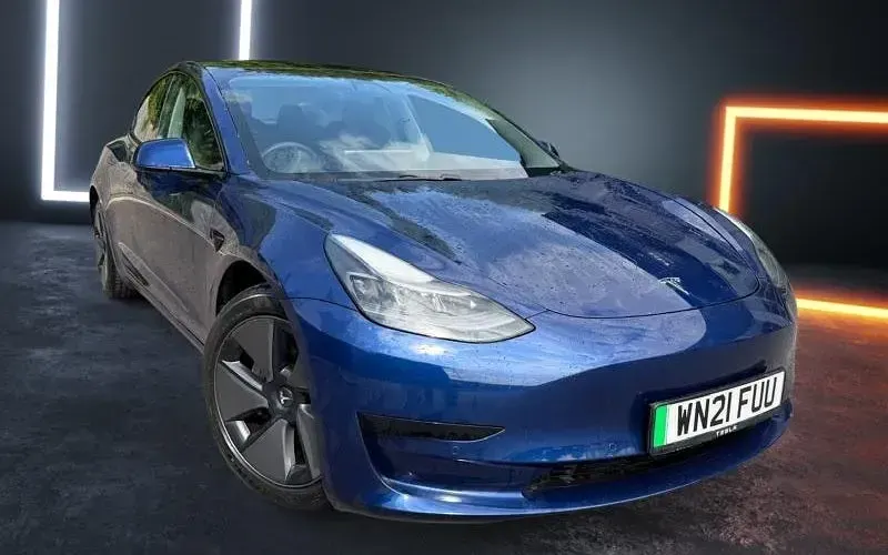 Używany Tesla Model 3 Standard Range 208 kW (283 KM) 2021 Sedan/Limuzyna