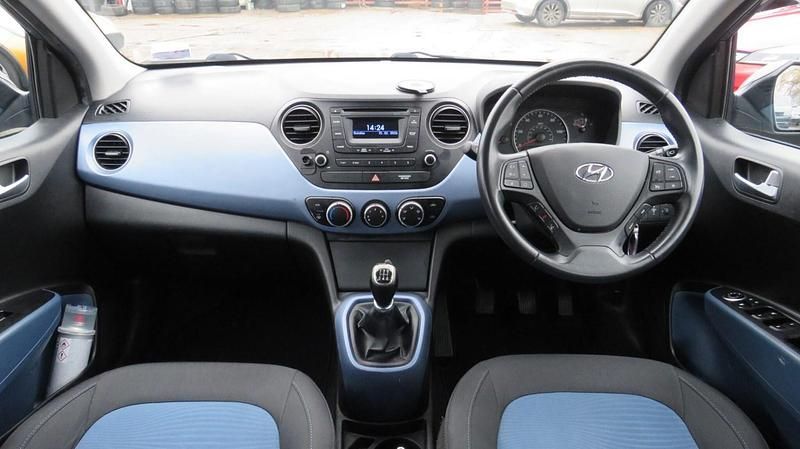 Used Hyundai i10 Premium 2015 Blue Hatchback