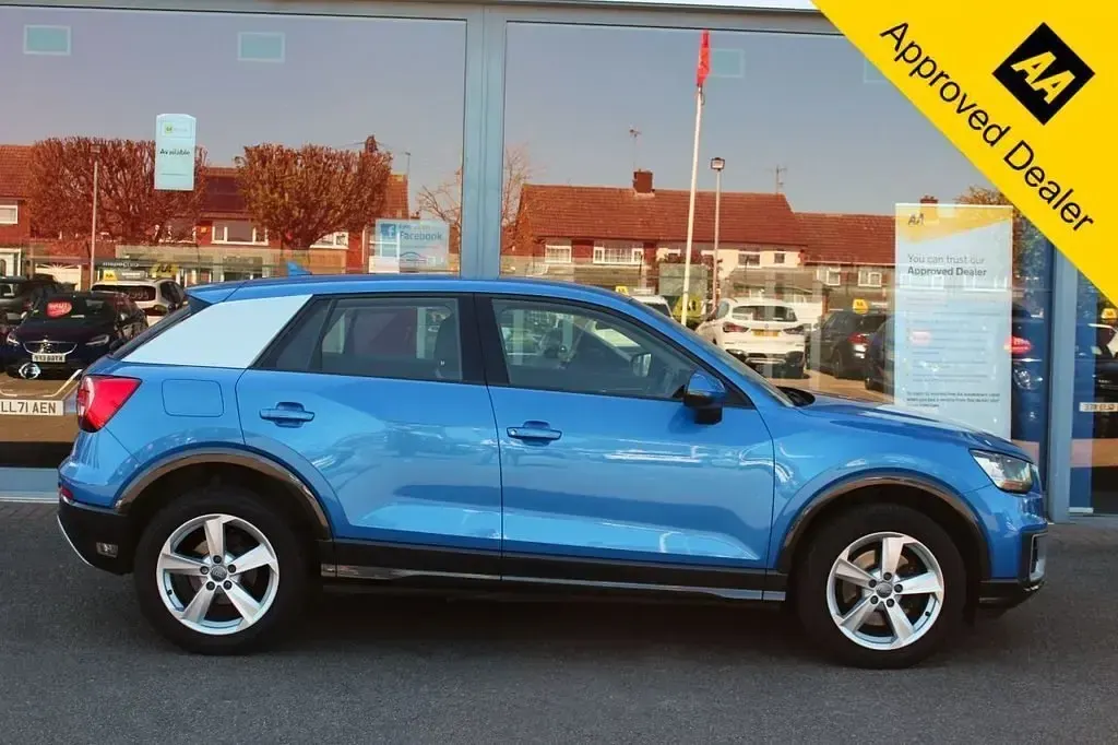 Begagnad Audi Q2 Sport 150 HK (110 kW) 2017 Blå SUV