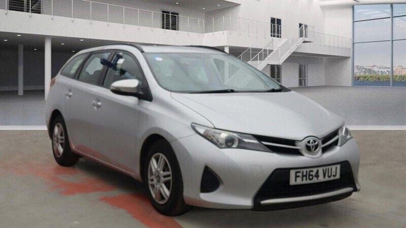 Silver Used 2015 Toyota Auris Active Estate | £4,495 (Fair price) - Image 1/2