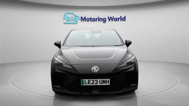 Begagnad MG MG4 EV SE 319 kW (435 HK) 2023 Halvkombi