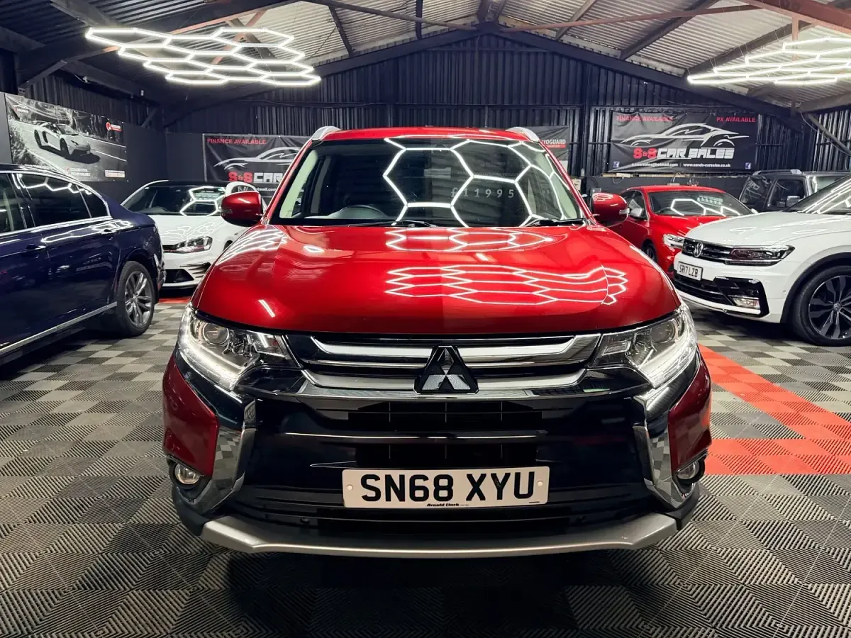 Used Mitsubishi Outlander 2018 Red SUV