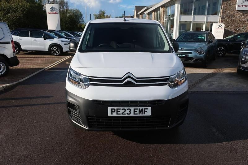 White Used 2023 Citroën Berlingo MPV | £13,750 (Fair price) - Image 1/4
